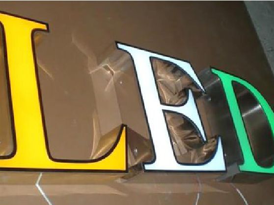 通许介绍LED招牌的基础知识。